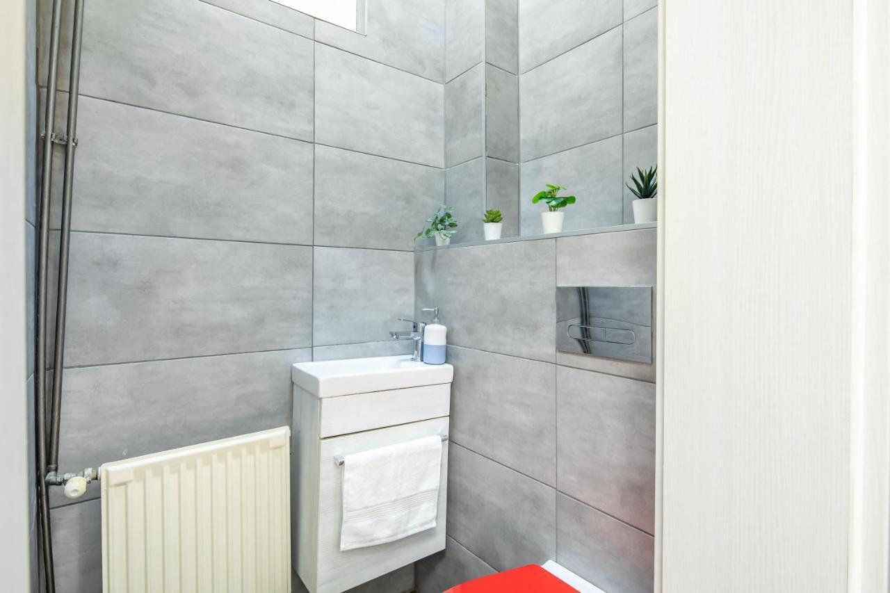 Cozy & Central Apartment With 2-Bedroom Budapest Exterior foto